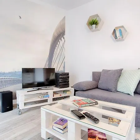 Tyzenhauz Piwna Street